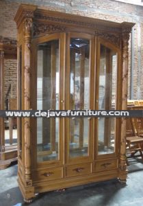 Lemari Pajangan 3 Pintu
