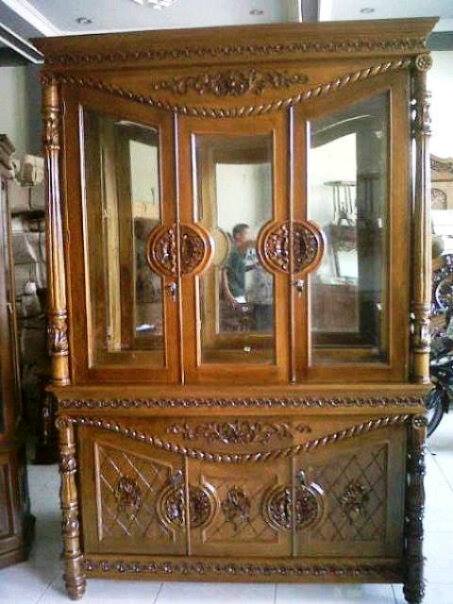 Lemari Pajangan Tambang 3 Pintu 