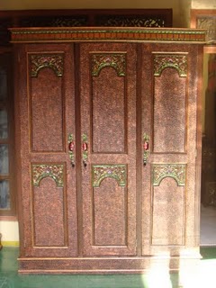 Lemari Pakaian Jati Pintu 3 Majapahit