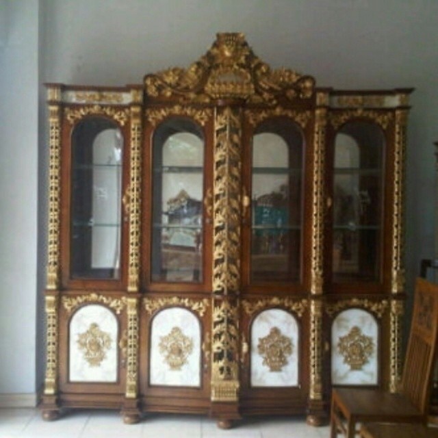 Lemari Pajangan Shima