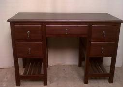 Meja kantor Jati
